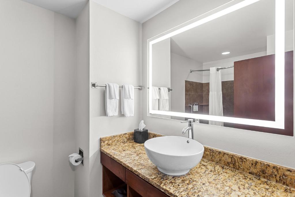 Holiday Inn Express & Suites Cross Lanes by IHG photo