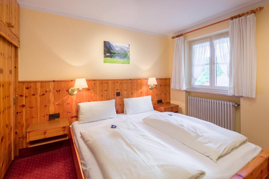 Postel nebo postele na pokoji v ubytování Hotel Hörterer Der Hammerwirt