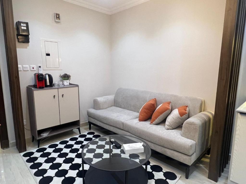 Kuchyň nebo kuchyňský kout v ubytování Living House, North Rakah, Al Khobar