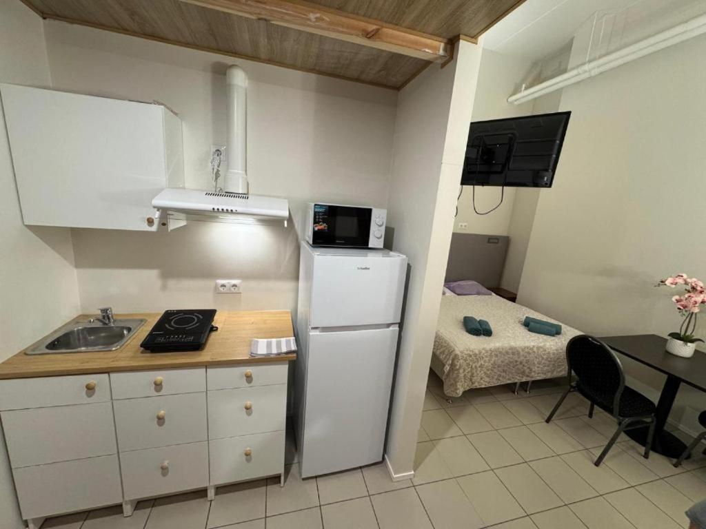 Kuchyň nebo kuchyňský kout v ubytování City Center Studio Near Old Town