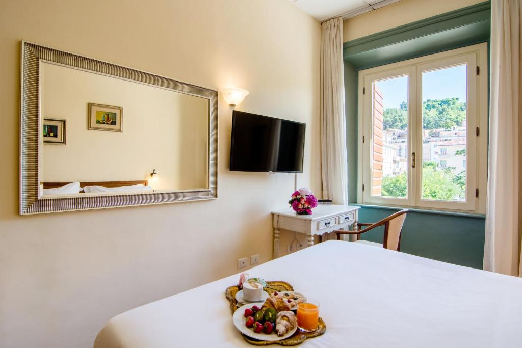 TV a/nebo společenská místnost v ubytování Hotel della Vittoria