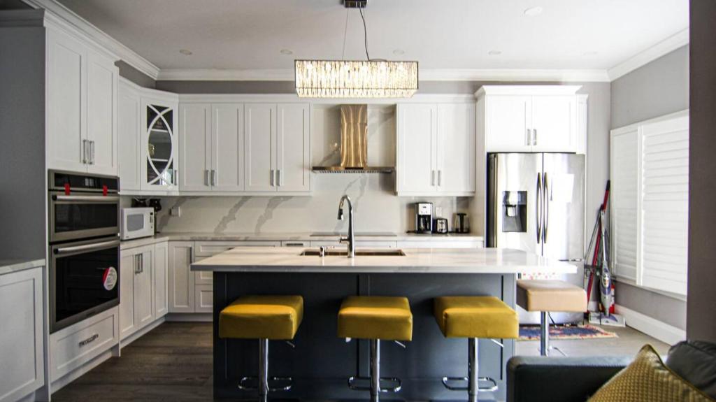 Η κουζίνα ή μικρή κουζίνα στο Spacious 5br Home W Parking In Mississauga