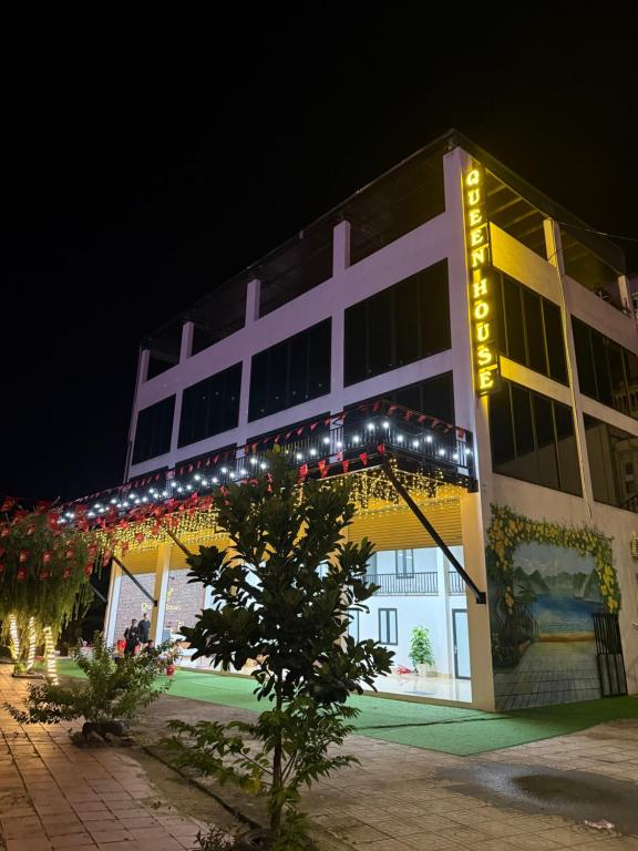 a large building with lights on it at night at Queen House in Hoàng Ngà