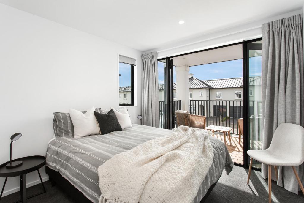 Sun Filled Living Hagley Park Hospital 2BR 2BA