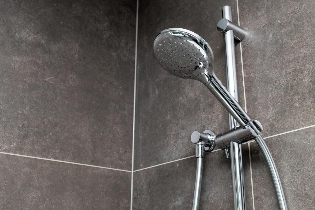 Sun Filled Living Hagley Park Hospital 2BR 2BA - Resim 16