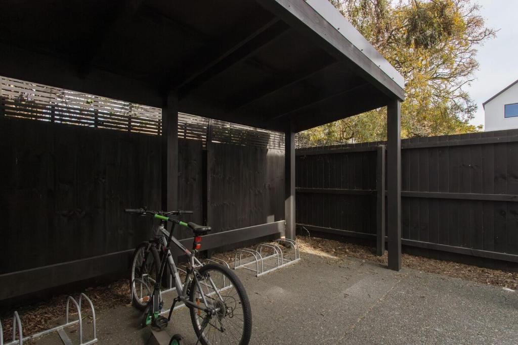 Sun Filled Living Hagley Park Hospital 2BR 2BA - Resim 17