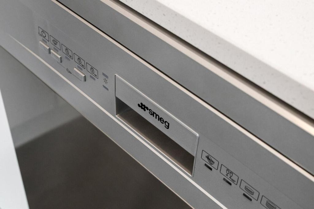 Sun Filled Living Hagley Park Hospital 2BR 2BA - Resim 23