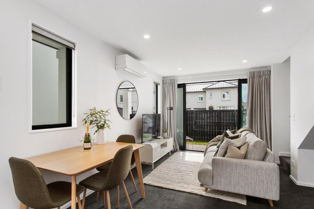 Sun Filled Living Hagley Park Hospital 2BR 2BA - Resim 29