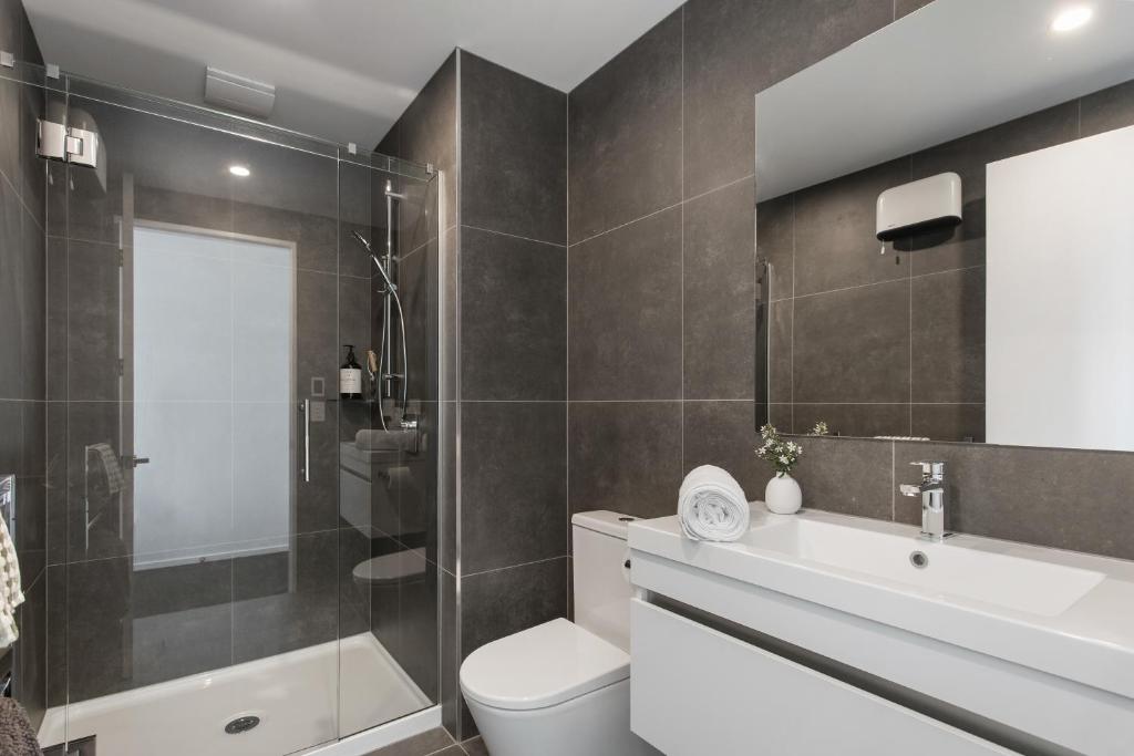 Sun Filled Living Hagley Park Hospital 2BR 2BA - Resim 31