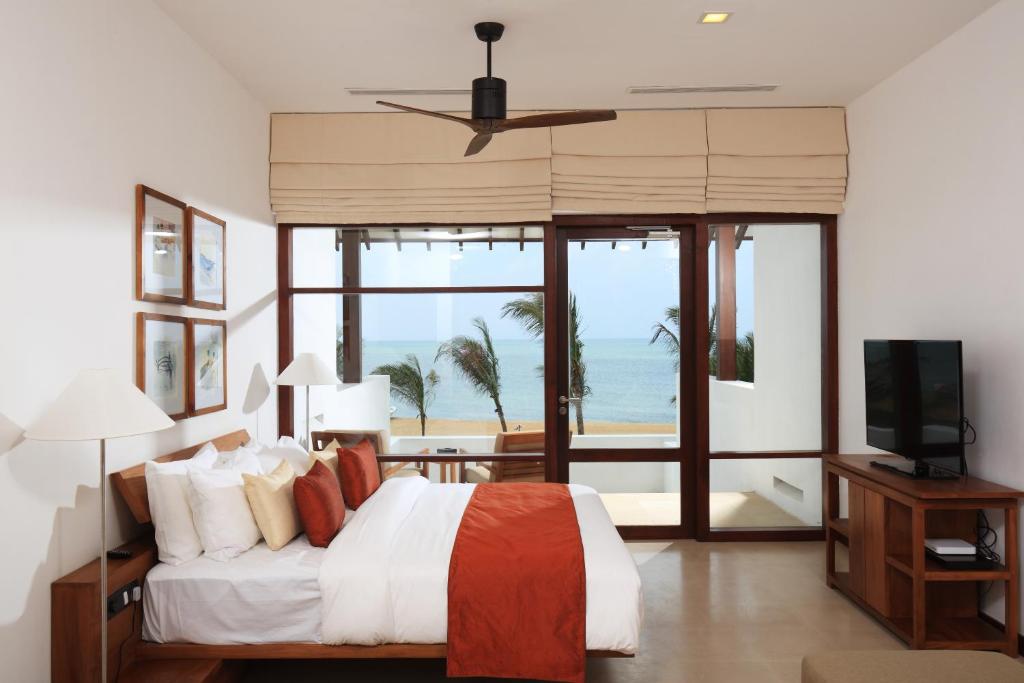Postel nebo postele na pokoji v ubytování Anantaya Resort & Spa Chilaw