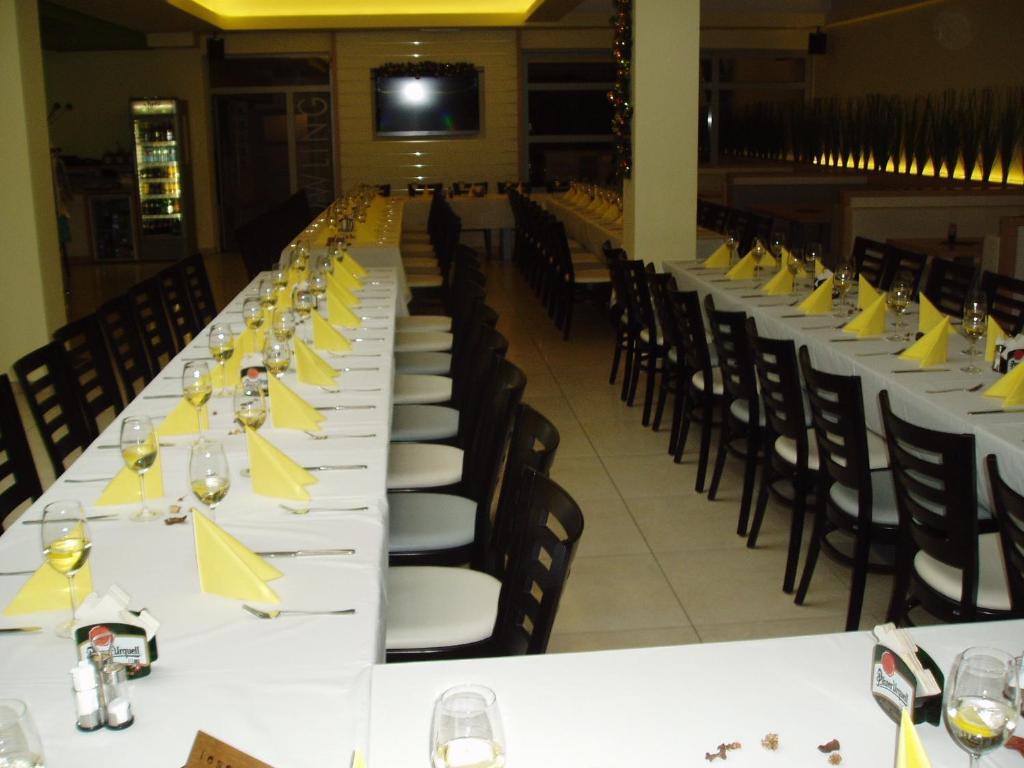 Restauracja lub miejsce do jedzenia w obiekcie Hotel Kaskada