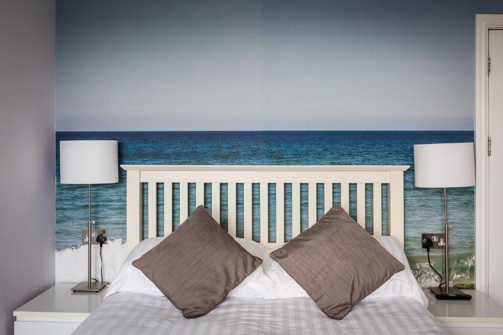 Lova arba lovos apgyvendinimo įstaigoje Oceanside Lifestyle Hotel