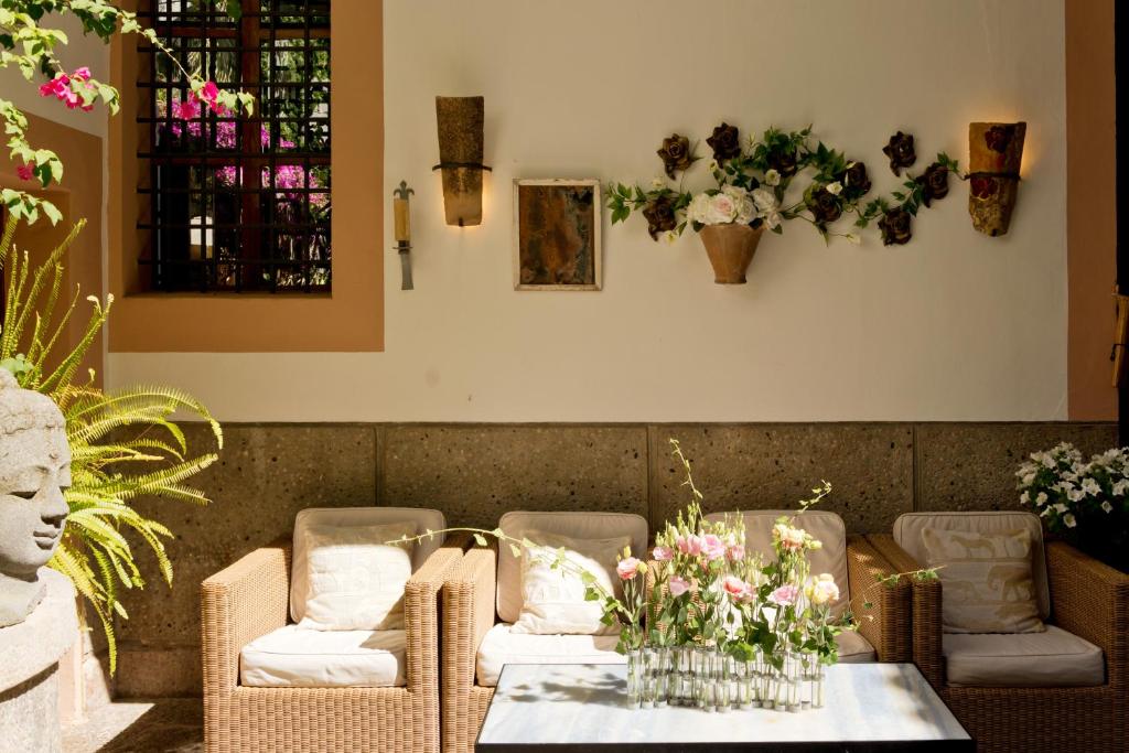 Posezení v ubytování Hotel Can Roses