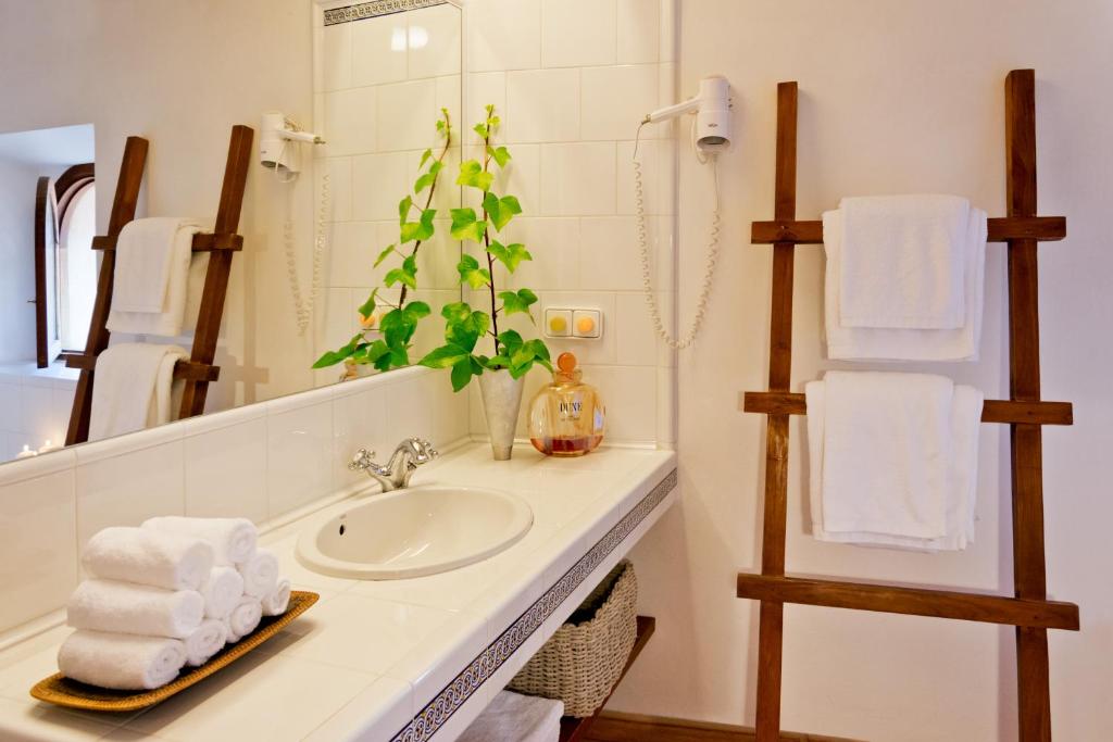 Koupelna v ubytování Hotel Can Roses