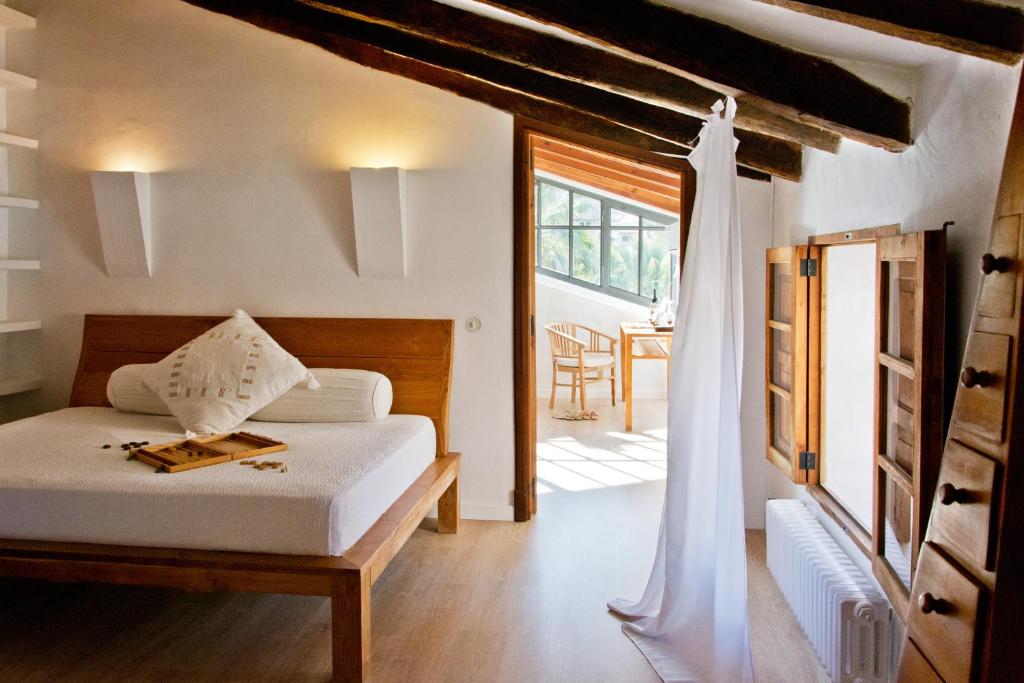 Postel nebo postele na pokoji v ubytování Hotel Can Roses