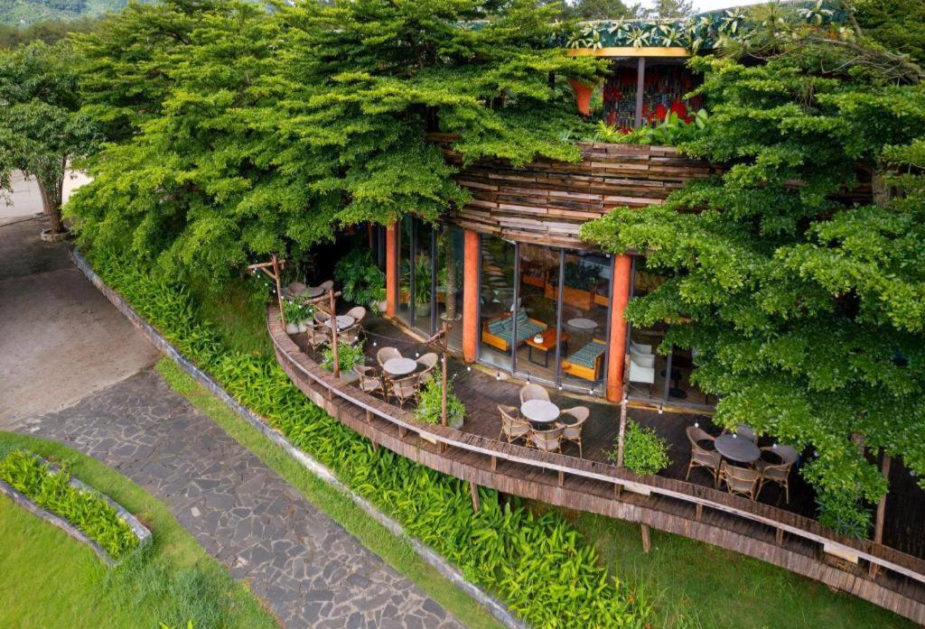 Phoenix Moc Chau Resort