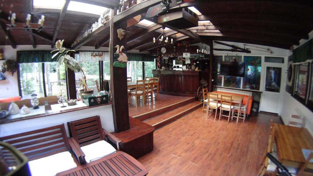 Restaurace v ubytování Pensiunea Faast