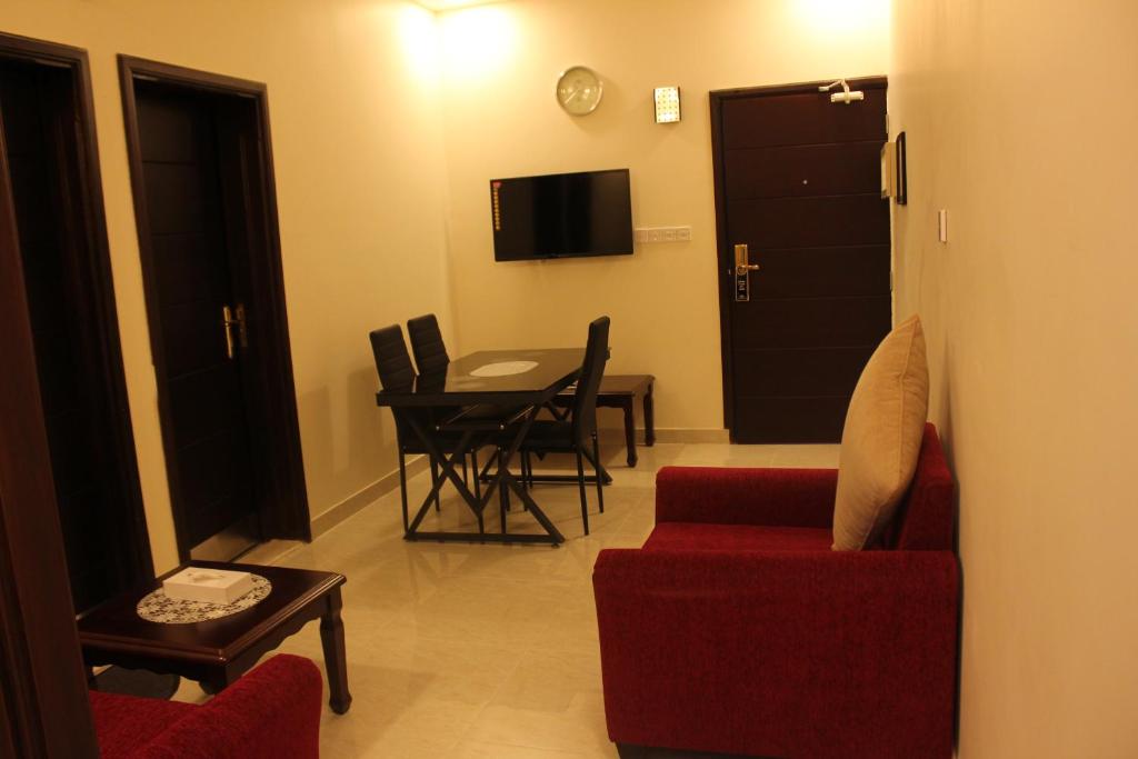 TV a/nebo společenská místnost v ubytování Dar Al Khaleej Hotel Apartments