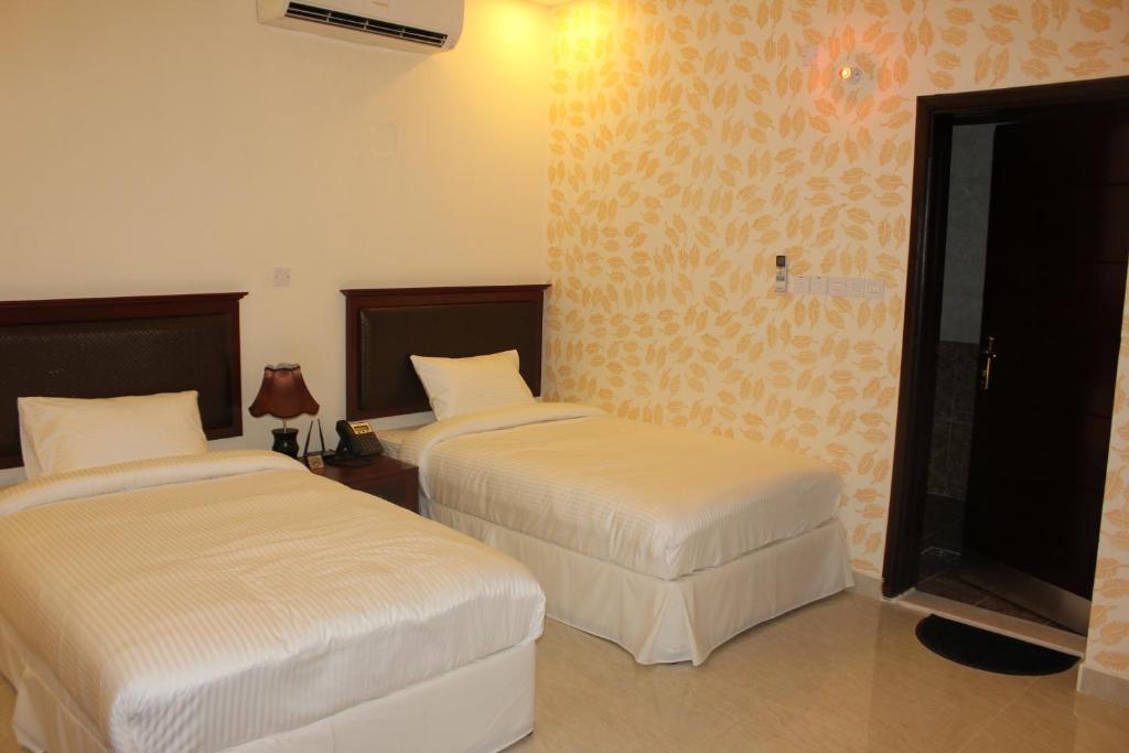 Postel nebo postele na pokoji v ubytování Dar Al Khaleej Hotel Apartments