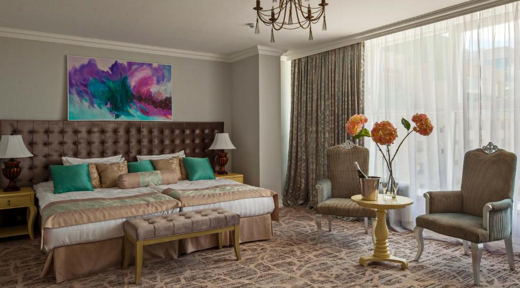 Bristol Central Park Hotel - 