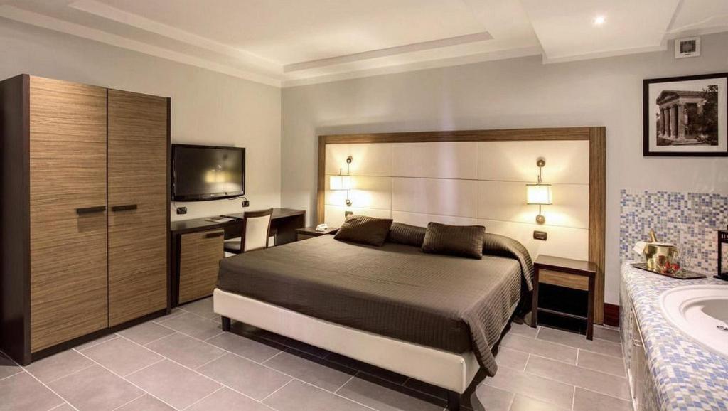 The Strand Hotel - Resim 17