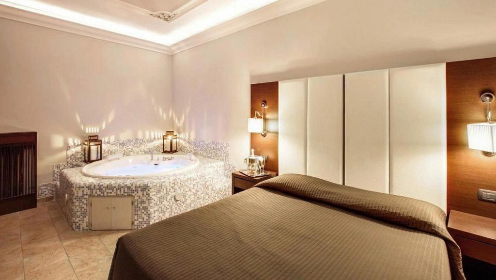 The Strand Hotel - Resim 18