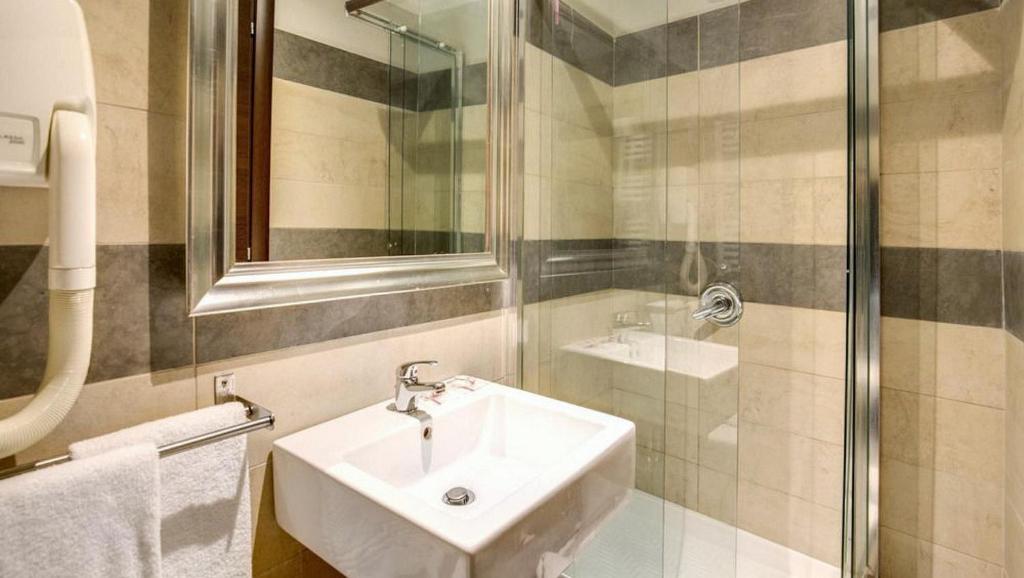 The Strand Hotel - Resim 24