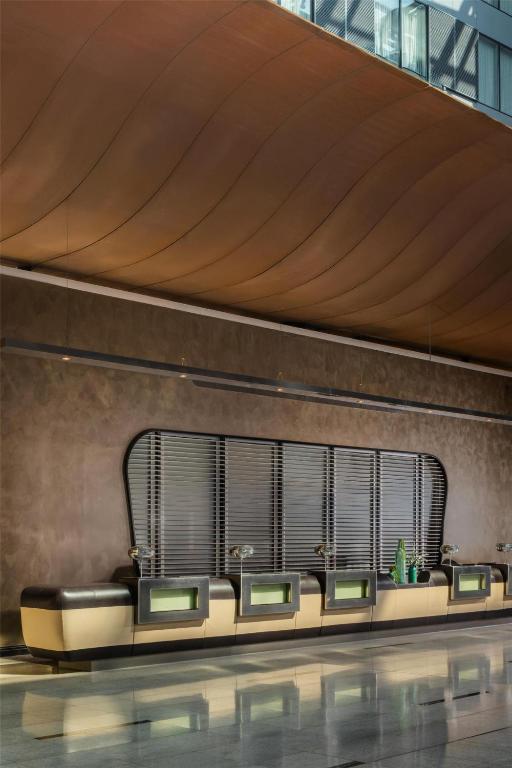 Hilton Frankfurt Airport - Resim 9