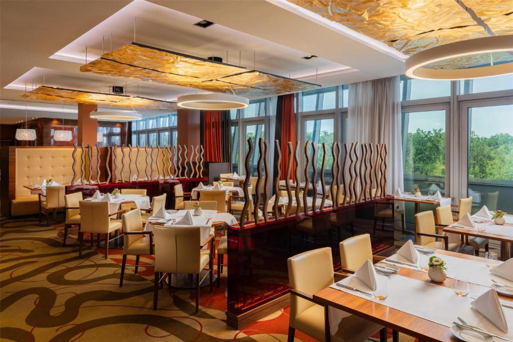 Hilton Frankfurt Airport - Resim 14