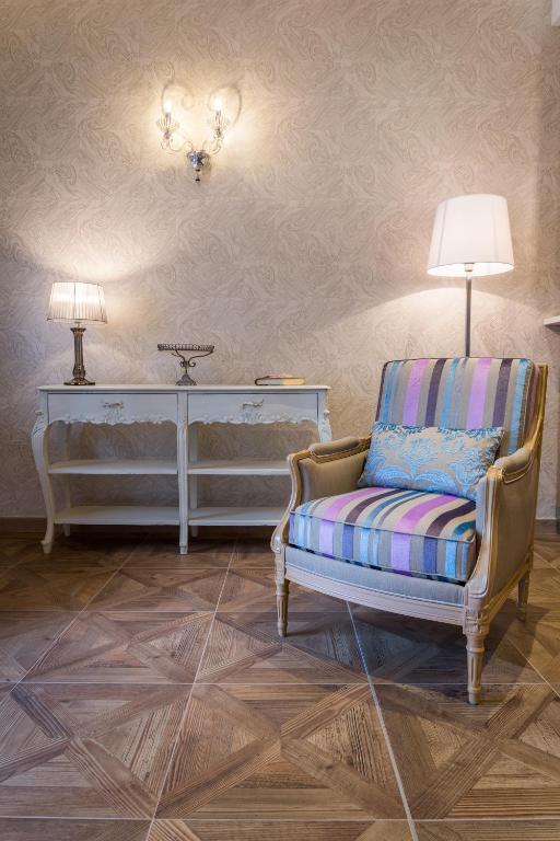 Posezení v ubytování Hôtel Le Rive Droite & SPA