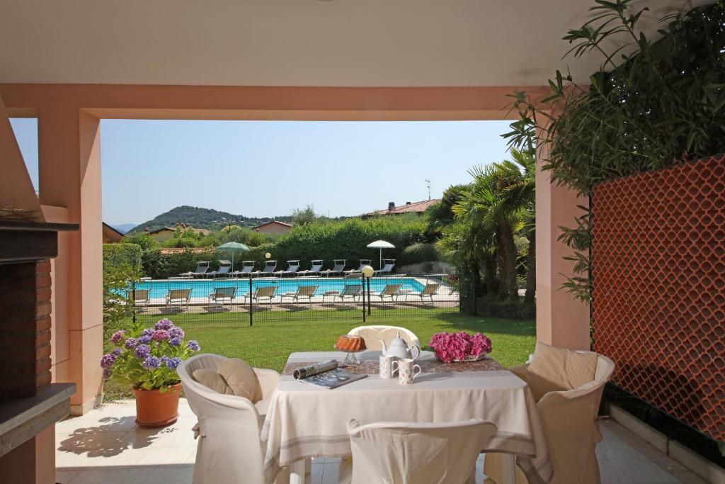 Afbeelding uit fotogalerij van Corte degli Olivi Appartamenti in Manerba del Garda