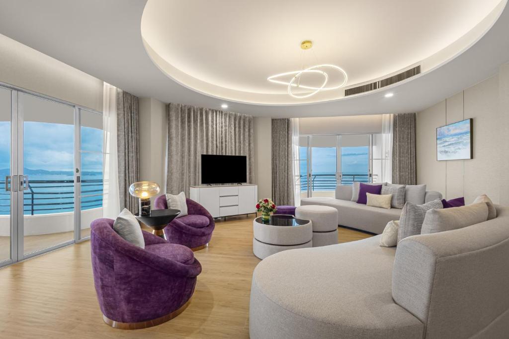 
Two-Bedroom Regency Suite - Modern Style
