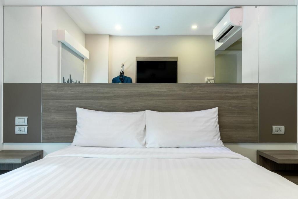 Easy Planet Bangkok Surawong - Resim 11