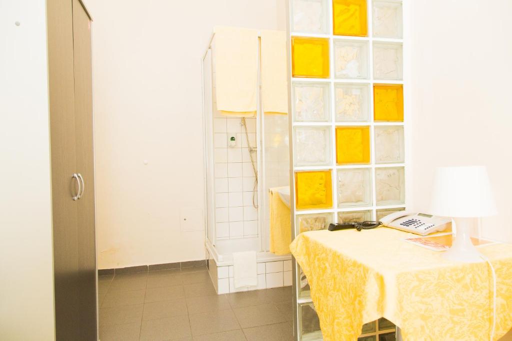 Very Central, 5 min to city center, Self Check In - Resim 29