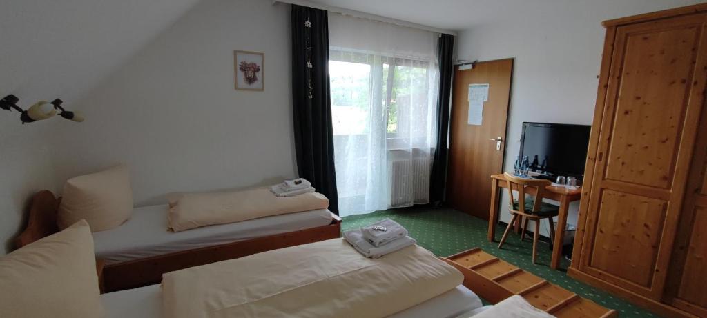 Landgasthaus Backhof-Helmle - Triple Room With Balcony