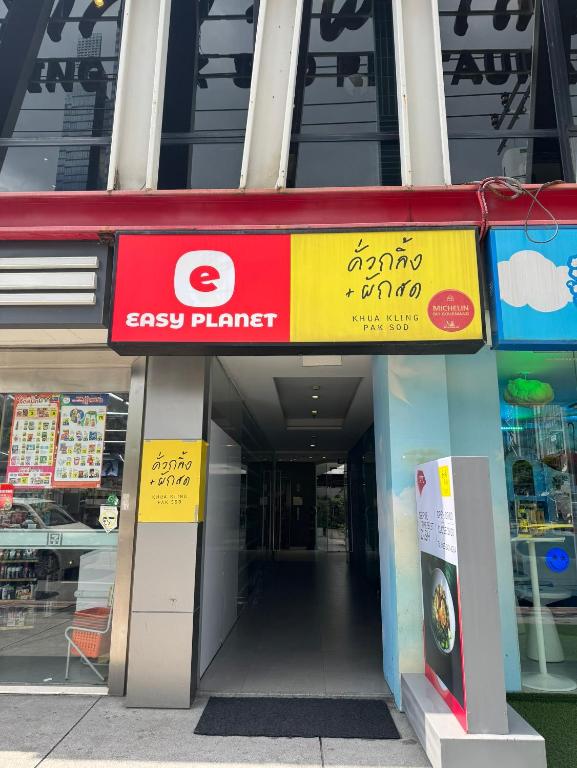 Easy Planet Bangkok Surawong - Resim 18
