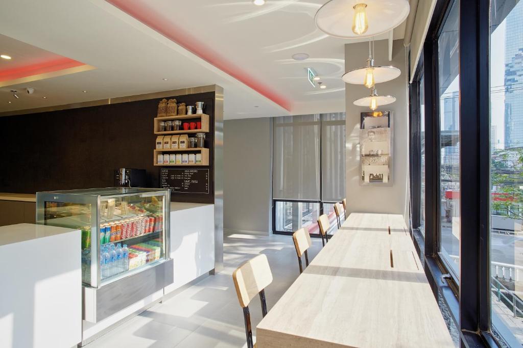 Easy Planet Bangkok Surawong - Resim 16