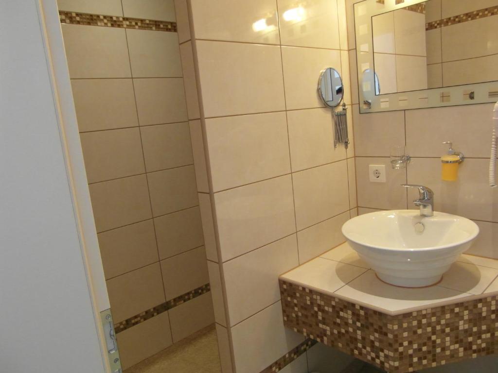 Koupelna v ubytování Hotel Am Donaubogen
