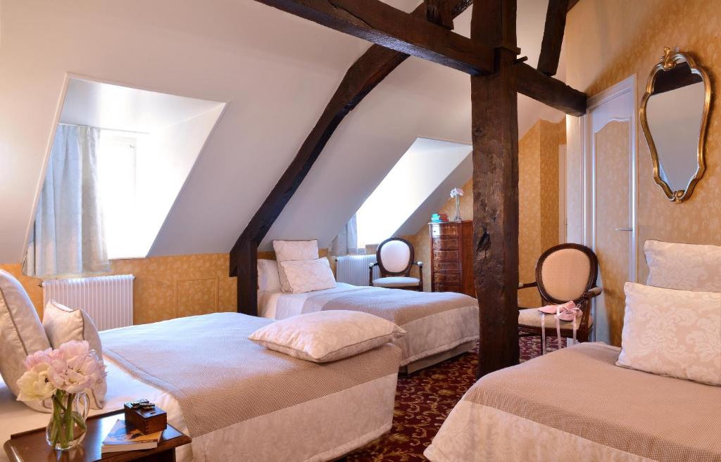 Postel nebo postele na pokoji v ubytování Hôtel d'Argouges