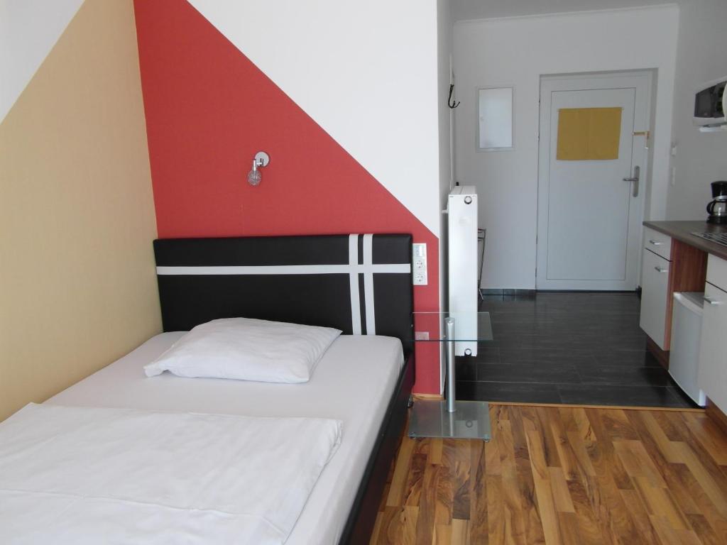 Postel nebo postele na pokoji v ubytování Hotel Am Donaubogen