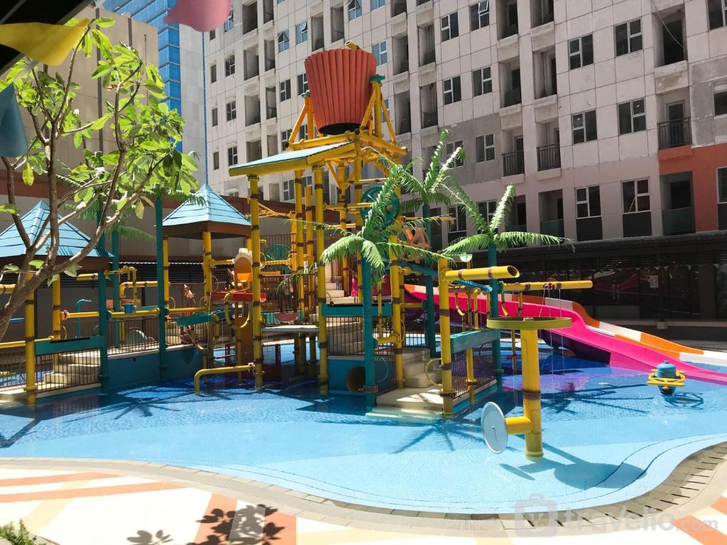 Herní místnost nebo prostor pro děti v ubytování Apartement Transpark Juanda Bekasi By Ensroom