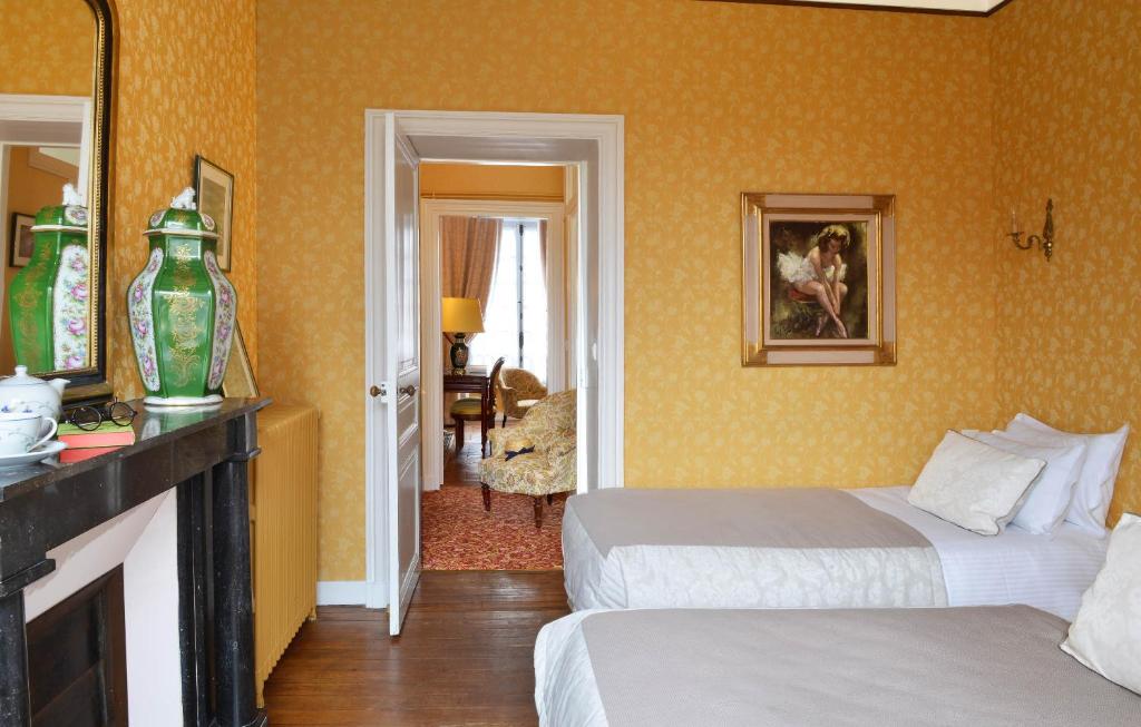 Postel nebo postele na pokoji v ubytování Hôtel d'Argouges