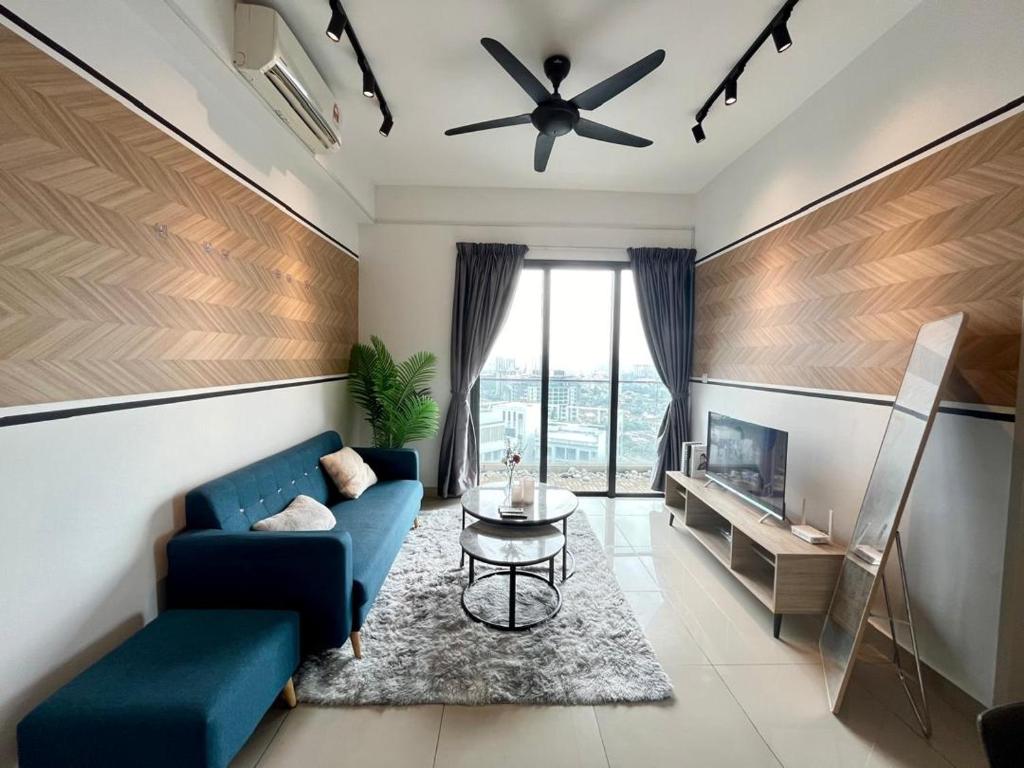 Χώρος καθιστικού στο C2 OKR 2-11 pax Peaceful Comfort Home 7 min to MidValley