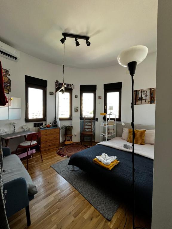 Posezení v ubytování Central Artsy Studio, self check-in!