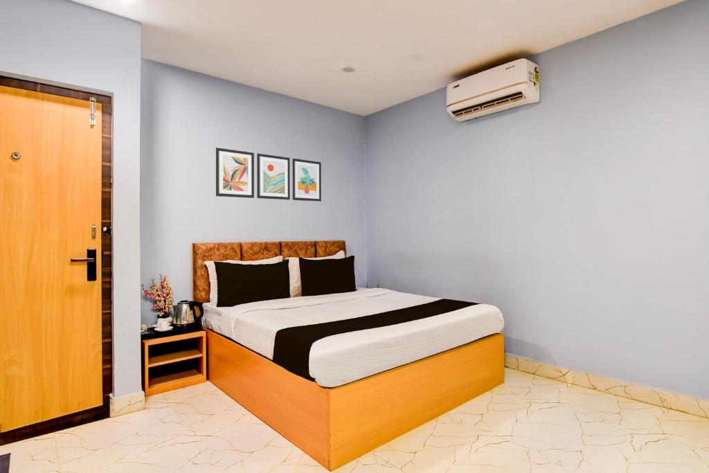 Postel nebo postele na pokoji v ubytování Super Townhouse Lighthouse Beach Sea View