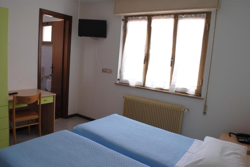 A bed or beds in a room at Hotel Villa Augusta
