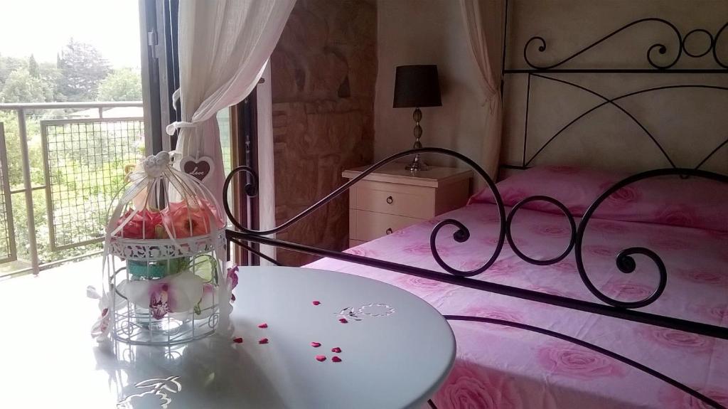 A bed or beds in a room at Antico Casale Fabrizi