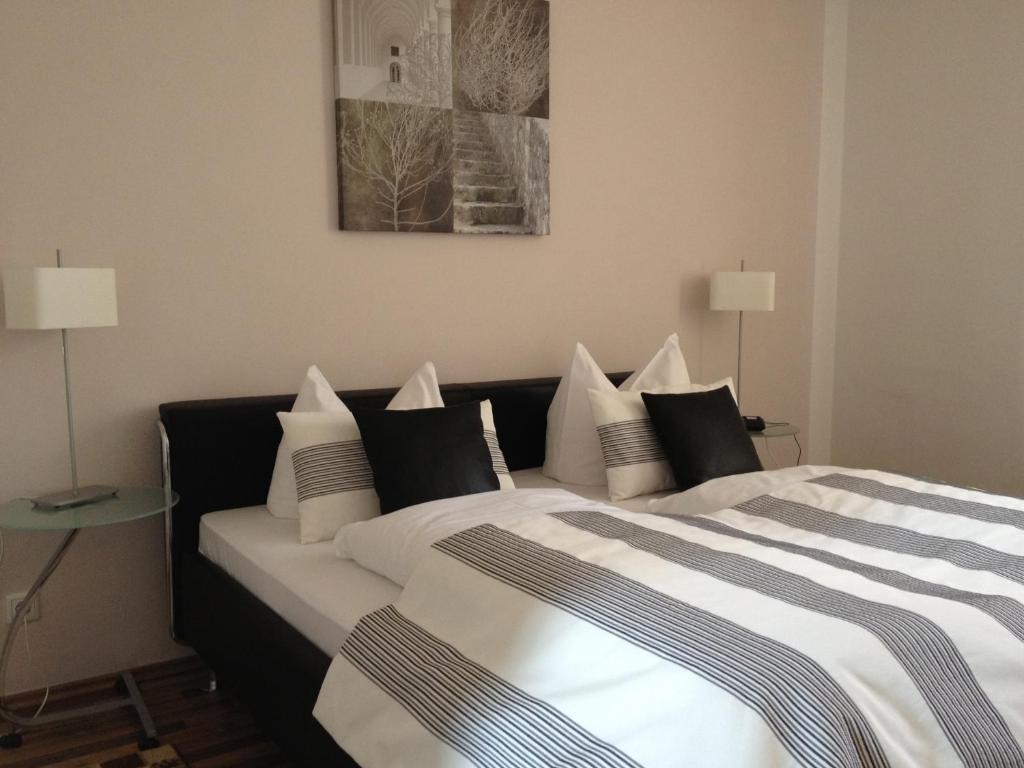 Postel nebo postele na pokoji v ubytování Hotel Schlee