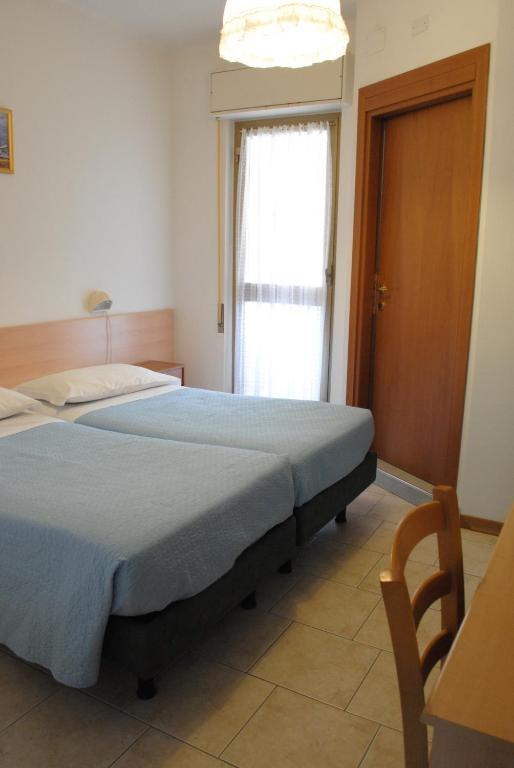 A bed or beds in a room at Hotel Villa Augusta