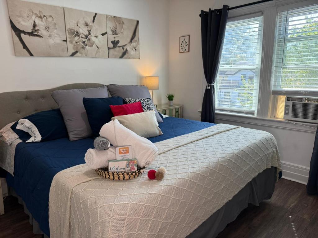 Postel nebo postele na pokoji v ubytování Cozy Private bedrooms Kitchen Wifi